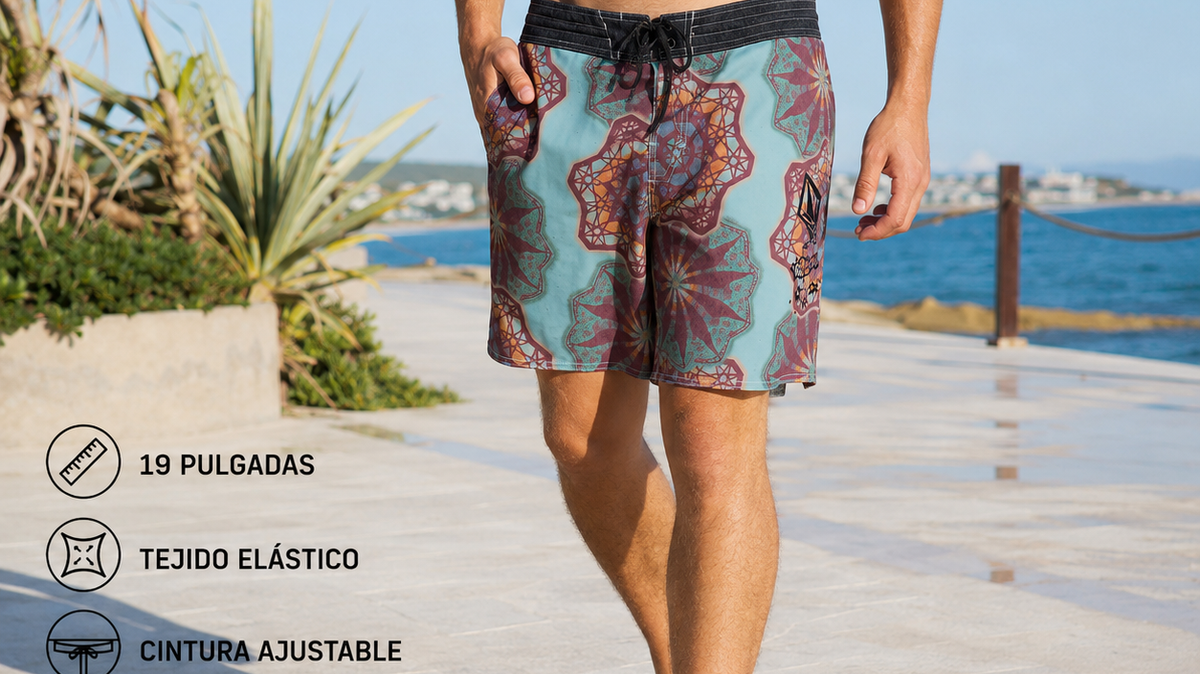 Boardshort de surf para hombre junto al mar - imagen editorial propia de THE SURF TOWN
