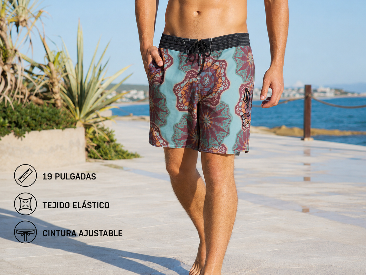 Boardshort de surf para hombre junto al mar - imagen editorial propia de THE SURF TOWN