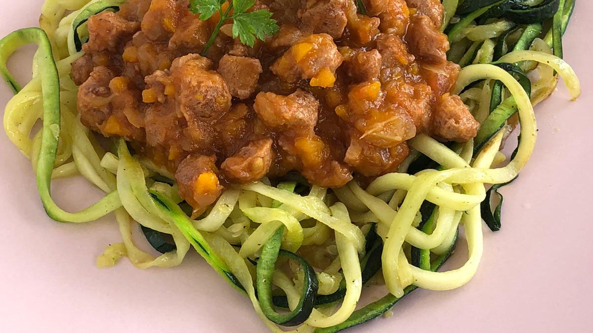 Salsa Boloñesa Vegana con Tallarines de Calabacín