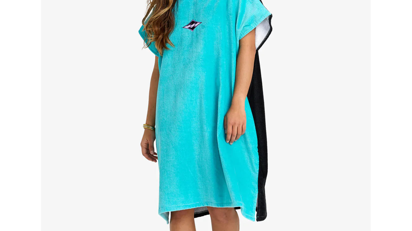 Ponchos de Surf en Oferta: ¡Llévate el Tuyo por Solo 49,90€!