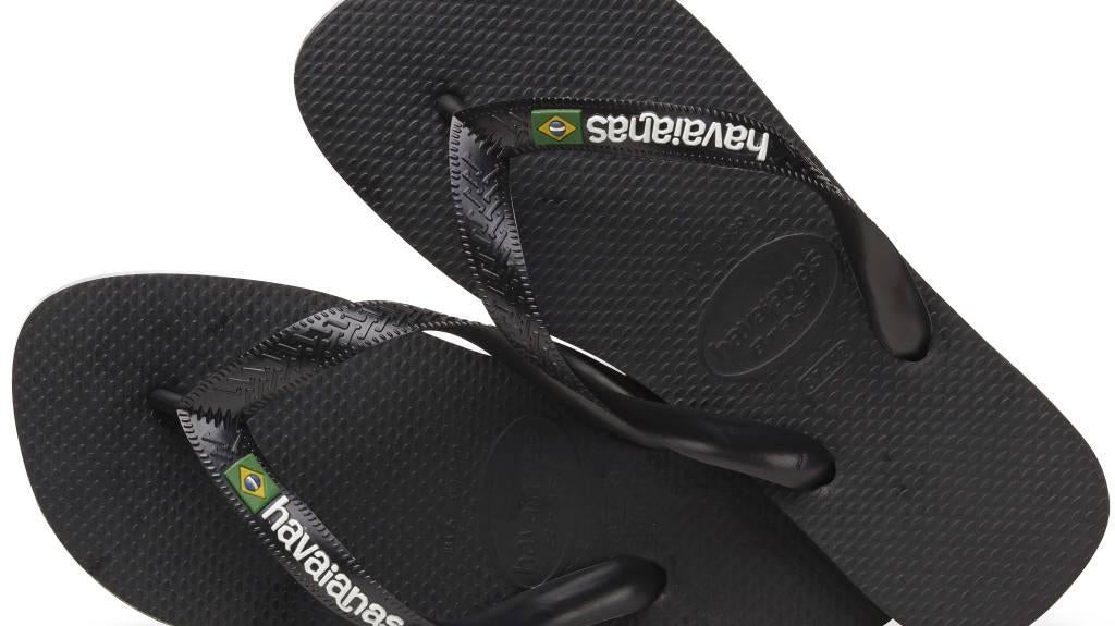 Chanclas Havaianas negras siendo las más vendidas por su versatilidad comodidad y estilo minimalista en verano