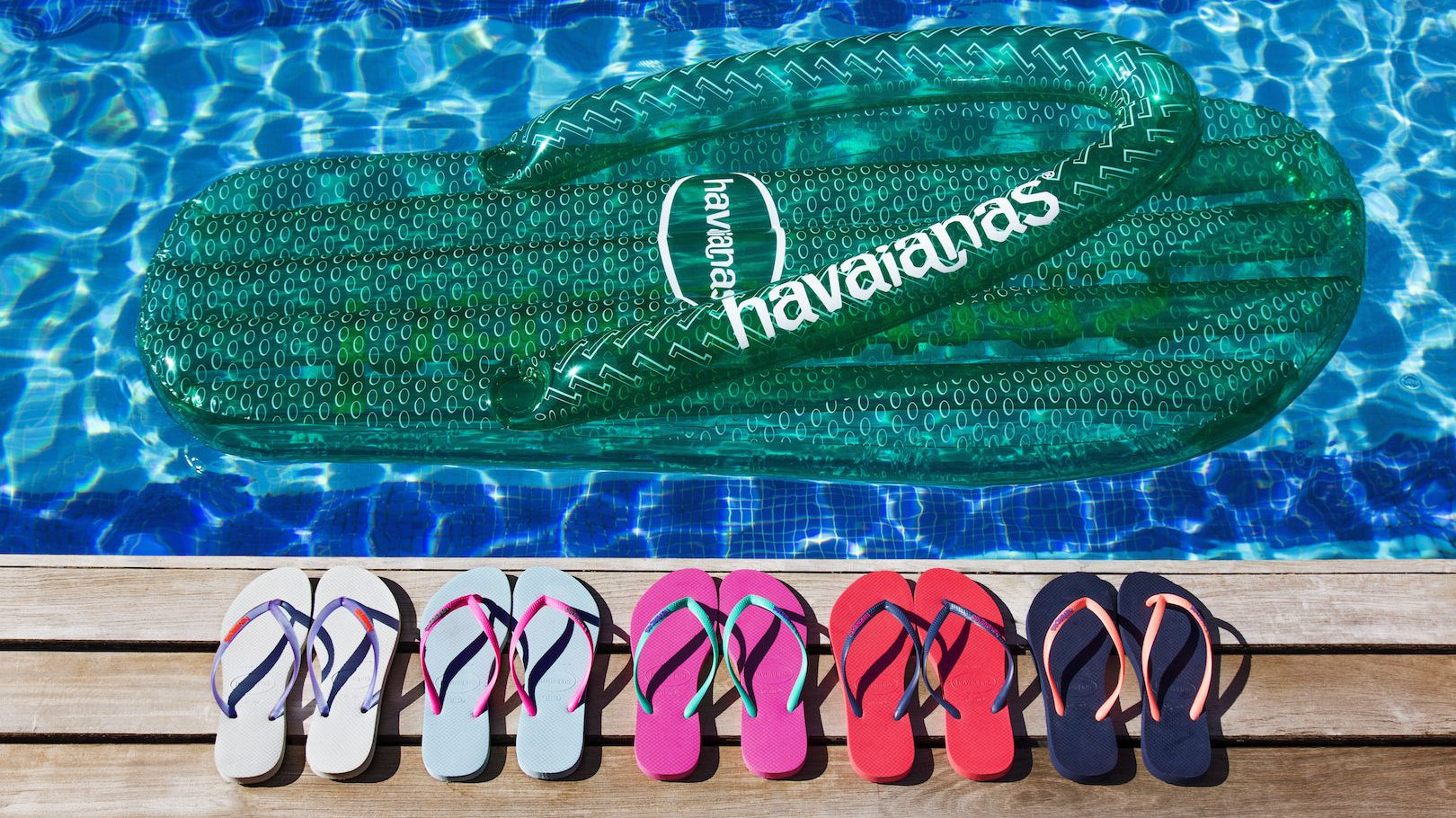 Limpieza de chanclas Havaianas con agua y jabón para mantenerlas como nuevas durante varios veranos