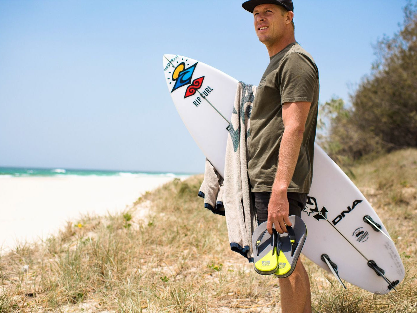 Outfits vacaciones playa verano 2026 con estilo surfwear y beachwear premium