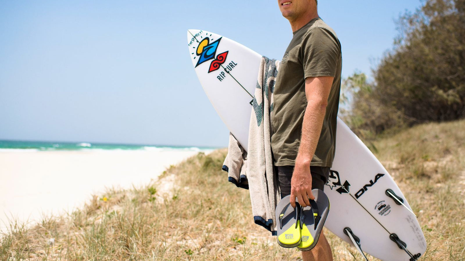 Outfits vacaciones playa verano 2026 con estilo surfwear y beachwear premium