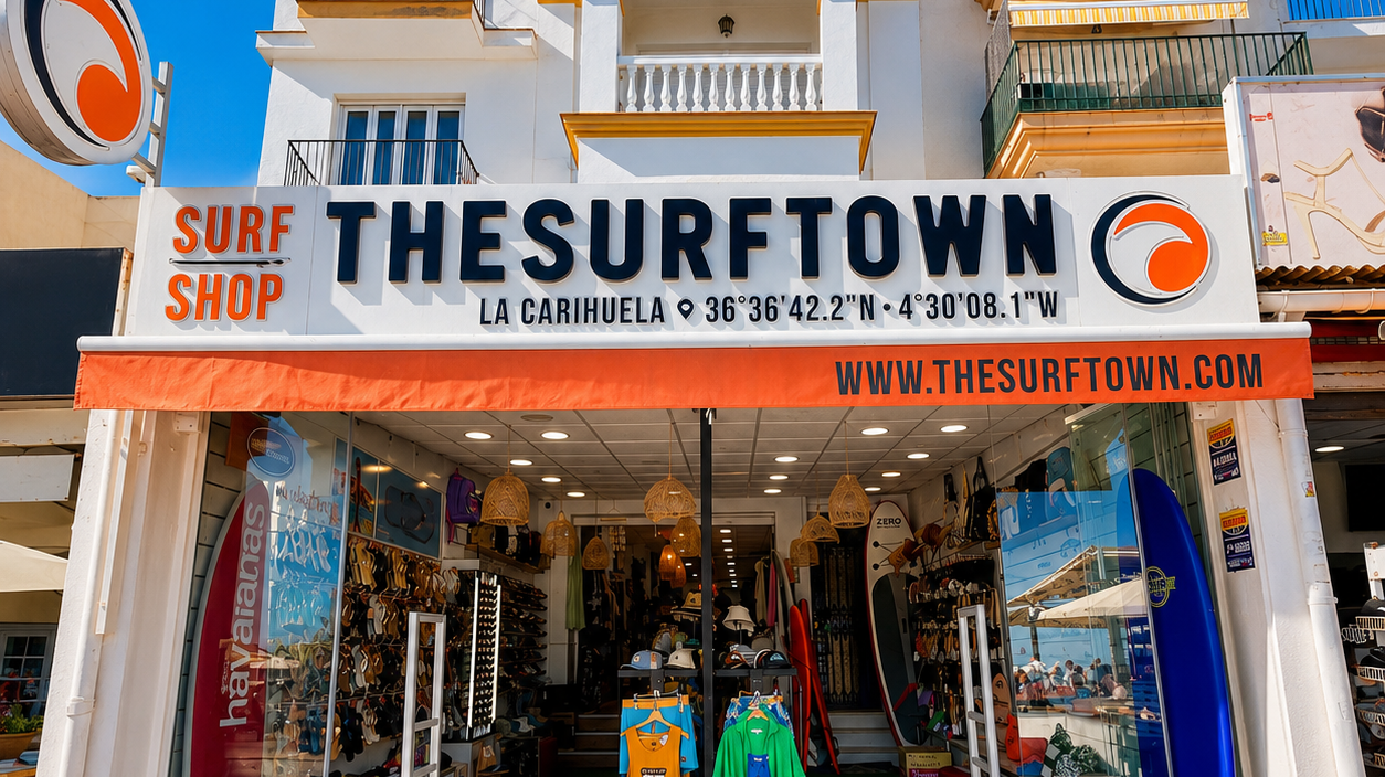 tienda de surf en el paseo maritimo de la carihuela torremolinos con las marcas mas famosas de surf, quiksilver, billabong, rvca,rip curl, reef, havaianas, ipanema, salty crew, hurley, vissla...