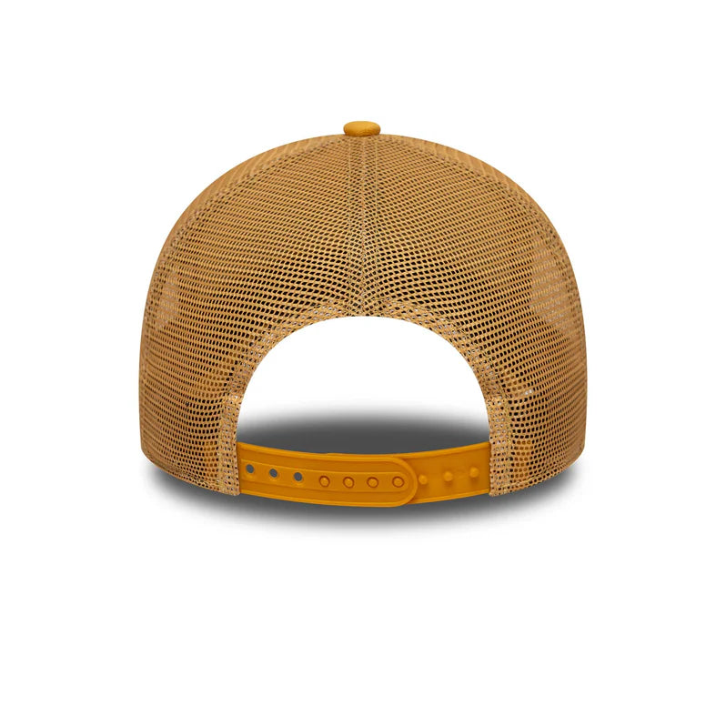 Gorra New Era NY League Essential Trucker Mostaza