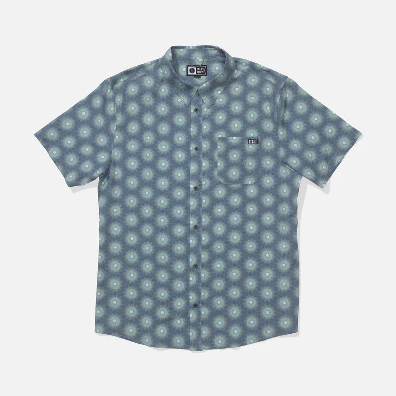 Camisa SALTY CREW Drifter UV Button Up Magnet microperforada con patrón geométrico estilo surf verano