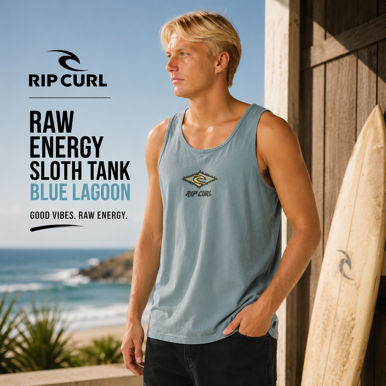 Camiseta tirantes Rip Curl Raw Energy Sloth Tank Blue Lagoon hombre en campaña surf lifestyle premium junto al océano y tabla de surf
