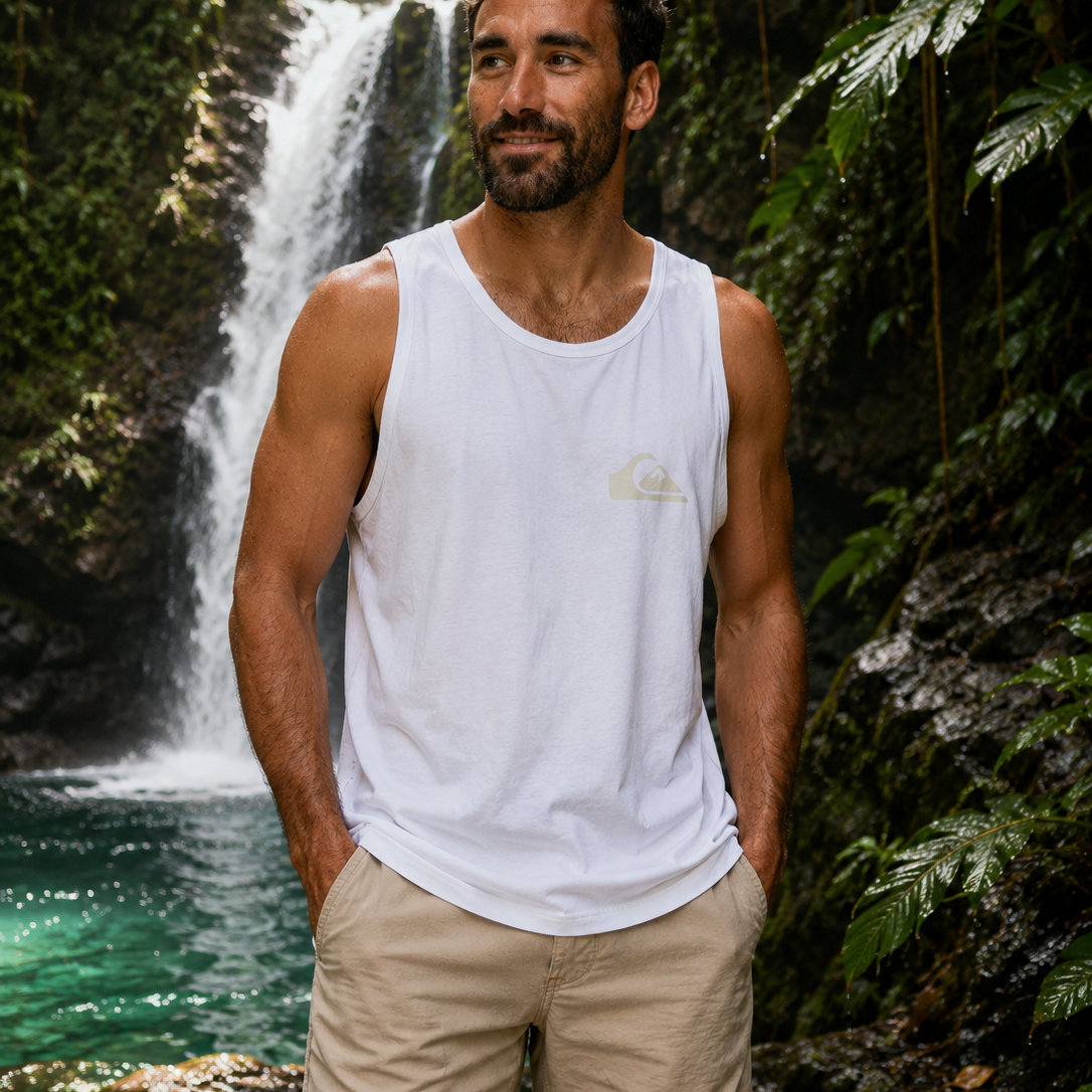 Camiseta tirantes Quiksilver blanca hombre en cascada tropical surf adventure premium