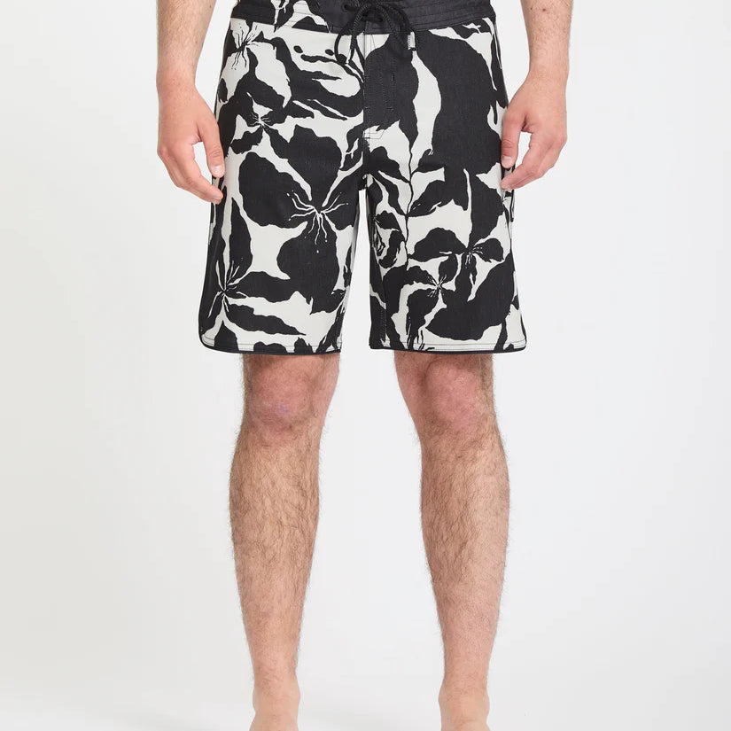 Bañador surf hombre Volcom Contact Scallop Stoney 19 Off White boardshort Volcom estampado tropical blanco y negro