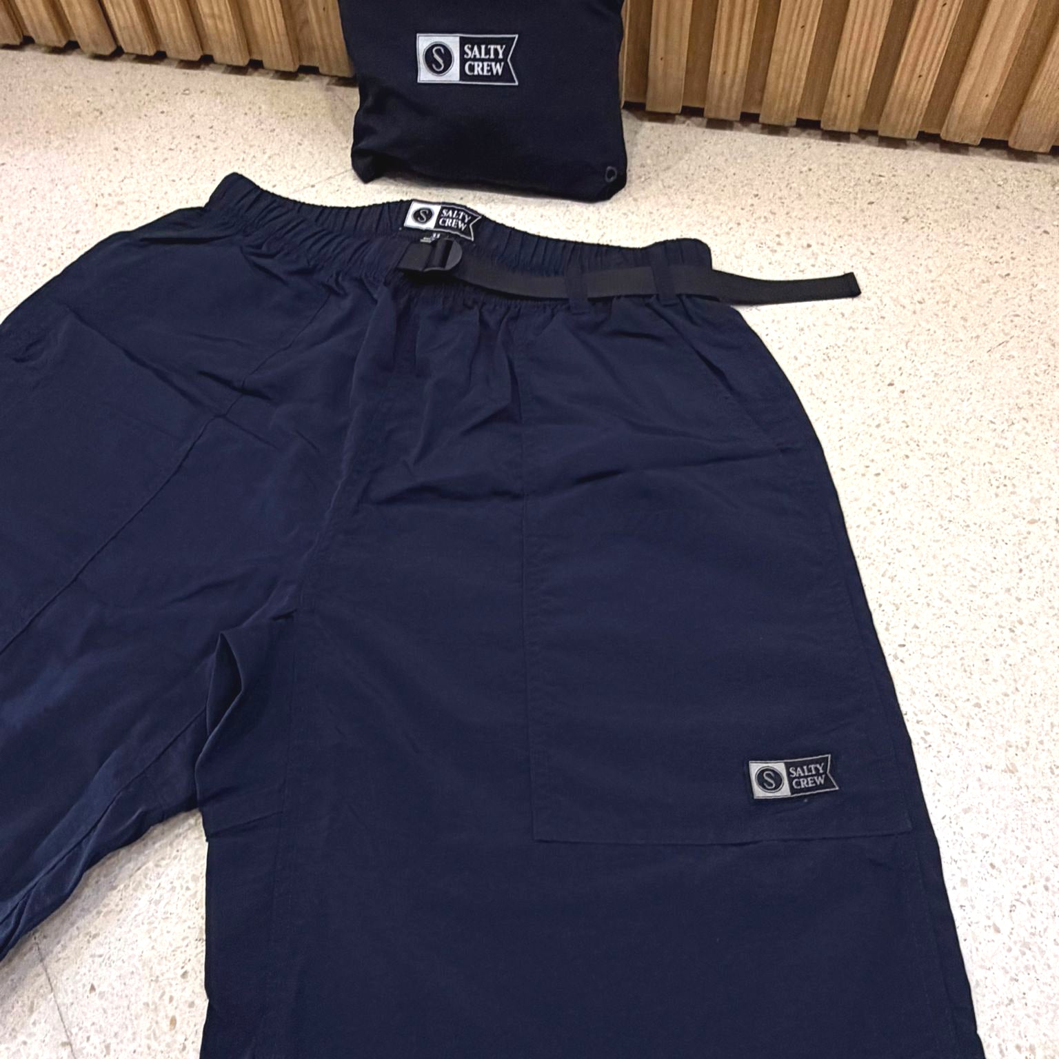 Bermudas híbridas SALTY CREW Raid Packale Utility Short Blue Nights color azul marino surf
