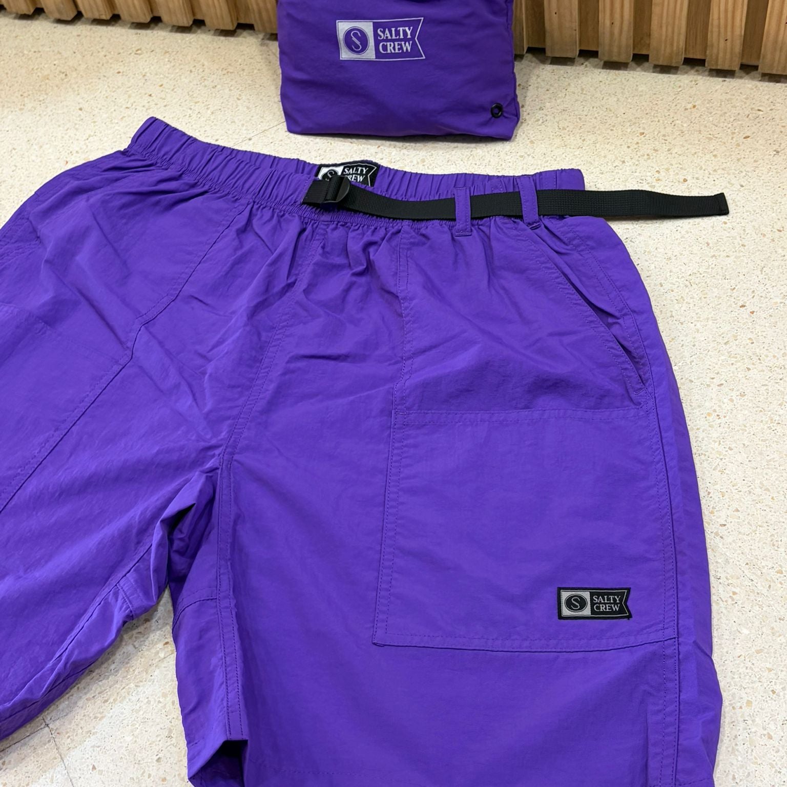 Bermudas híbridas SALTY CREW Raid Packale Utility Short Purple Heart color morado técnico surf