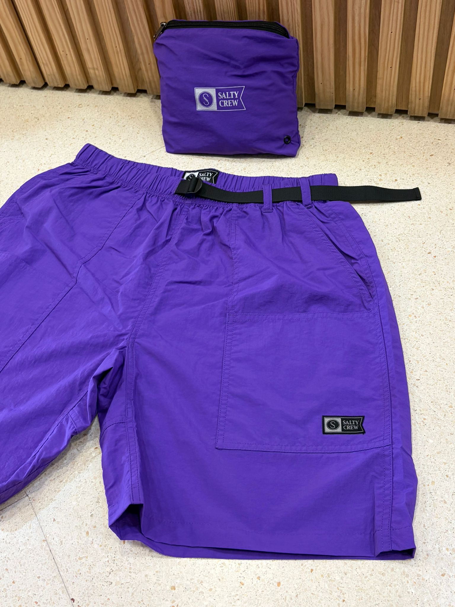 Bermudas híbridas SALTY CREW Raid Packale Utility Short Purple Heart color morado técnico surf