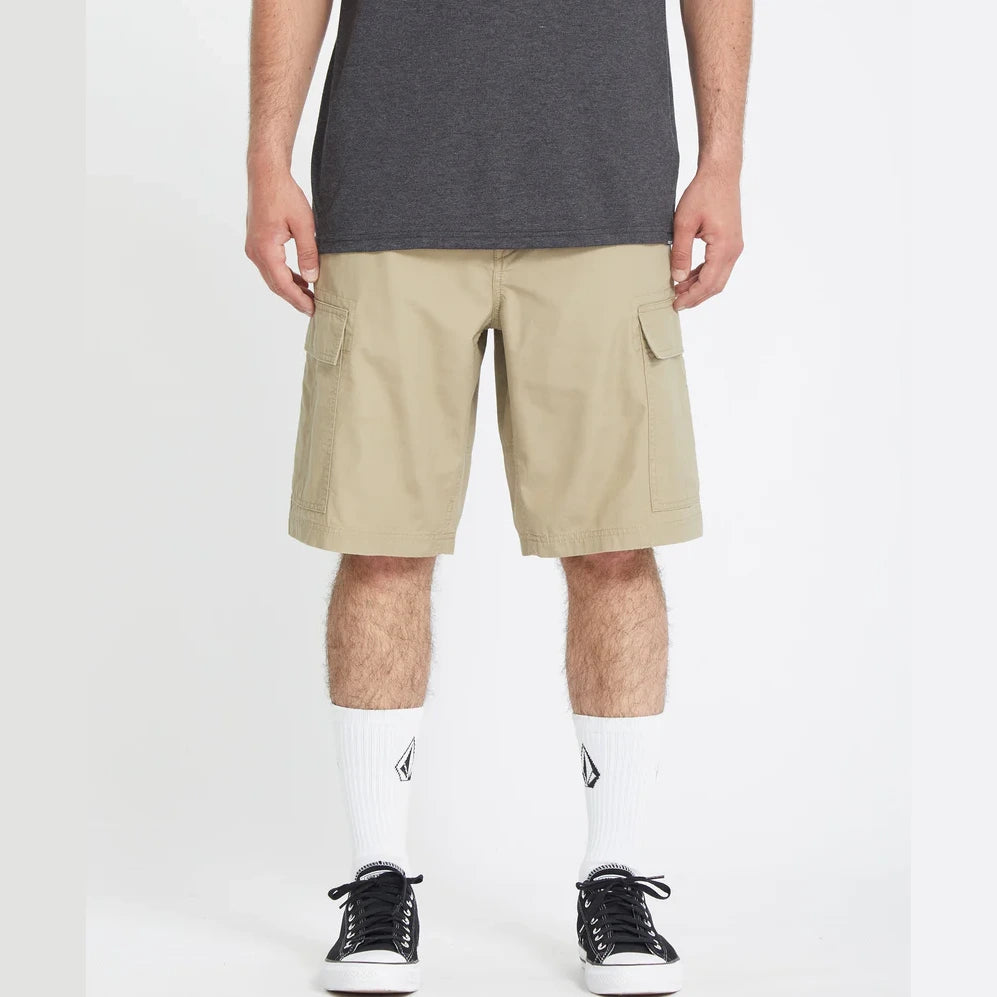 Bermudas VOLCOM Strage Tripper 22 khaki para hombre pantalón corto resistente con bolsillos cargo estilo urbano