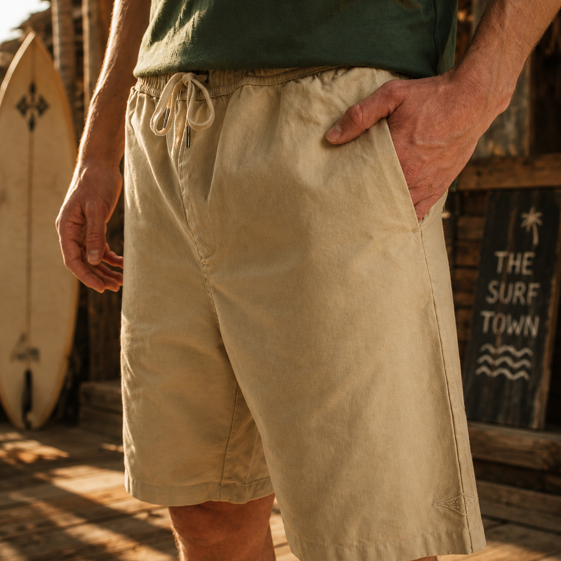 Bermuda Billabong hombre beige estilo lino en beach shack surf premium con ambiente tropical Costa del Sol
