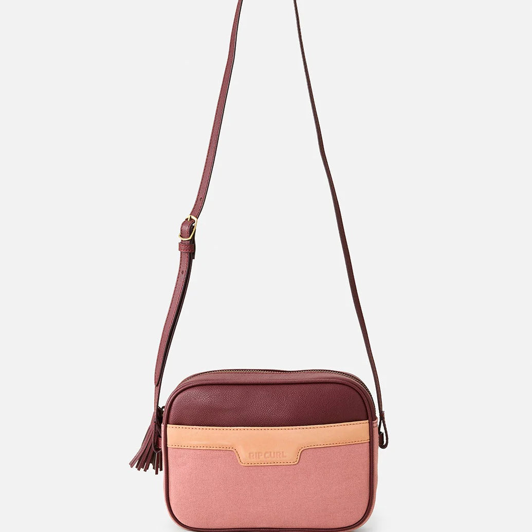 Bolso RIP CURL Boho 2.5L Coral tipo bandolera compacto con correa ajustable estilo surf