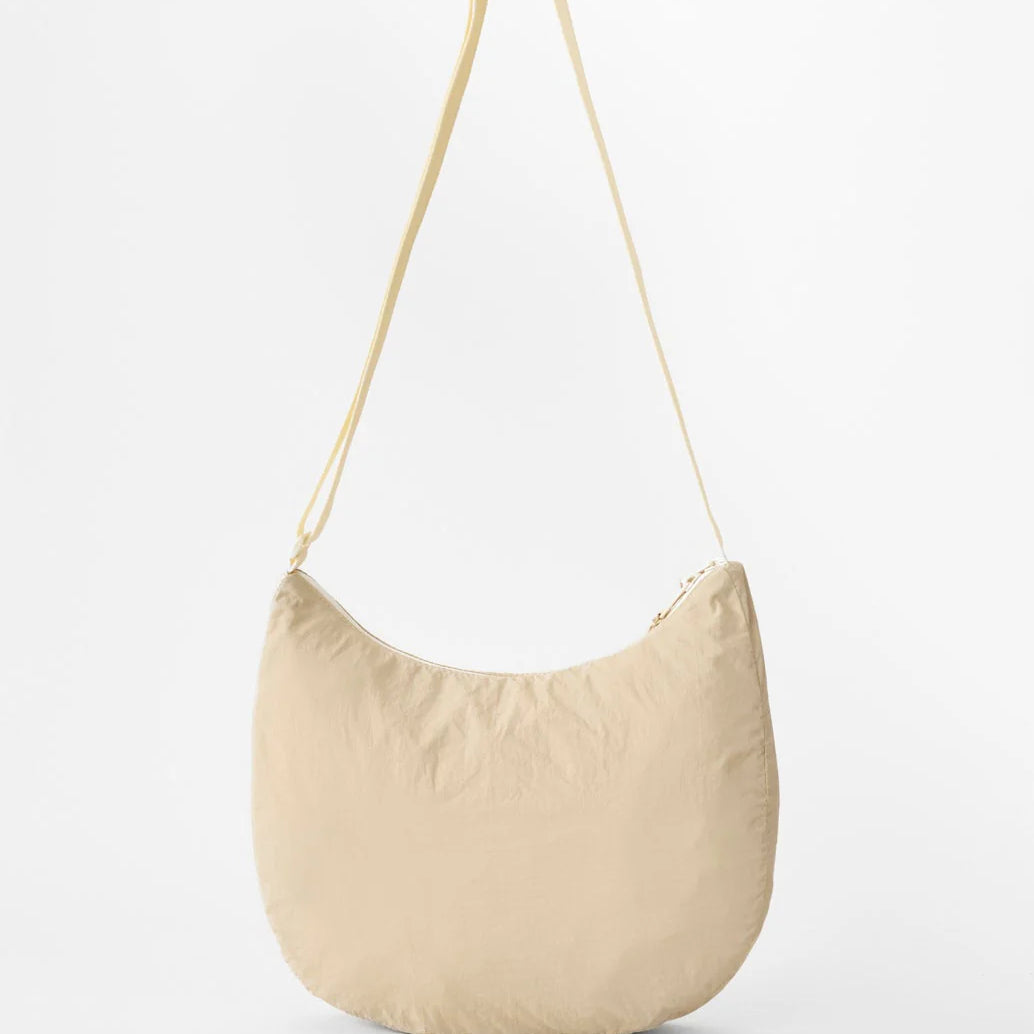 Bolso Rip Curl Everyday 8L Natural tipo bandolera en color beige para uso diario, viajes, playa y estilo surf lifestyle