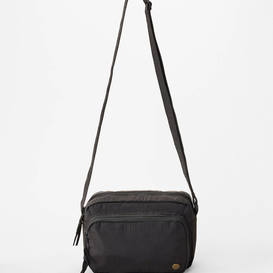 Bolso bandolera RIP CURL Everyday 3L Mid negro compacto con varios compartimentos