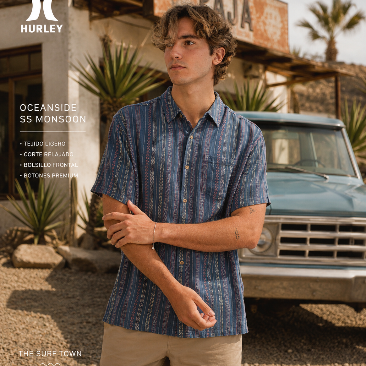 Camisa Hurley Oceanside SS Monsoon hombre en escenario lifestyle desierto mexicano con estética surf roadtrip premium y camisa azul de rayas estilo verano