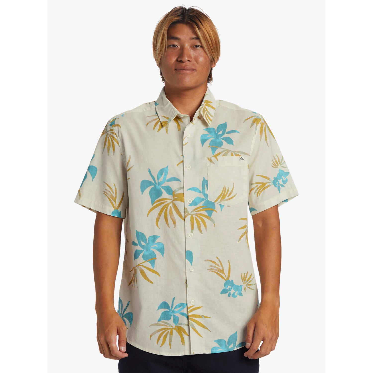 Camisa QUIKSILVER Apero Classic Snow White para hombre de manga corta con estampado tropical en tonos turquesa y beige estilo surf verano