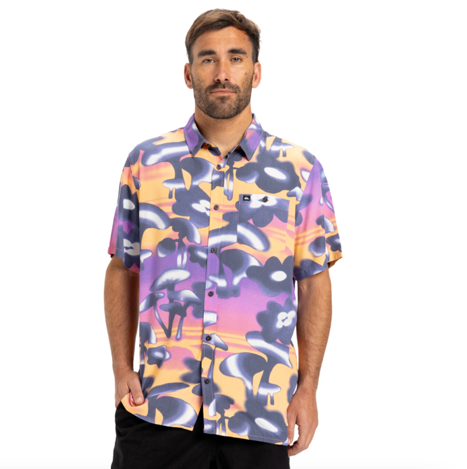 Camisa QUIKSILVER Safe Paradise Vintage Violet Biophilia para hombre con estampado tropical multicolor en tonos violeta y amarillo