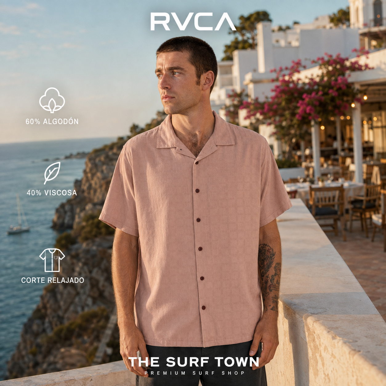 Hombre con camisa RVCA Vacancy Pale Mauve en una terraza mediterránea, imagen editorial propia de THE SURF TOWN