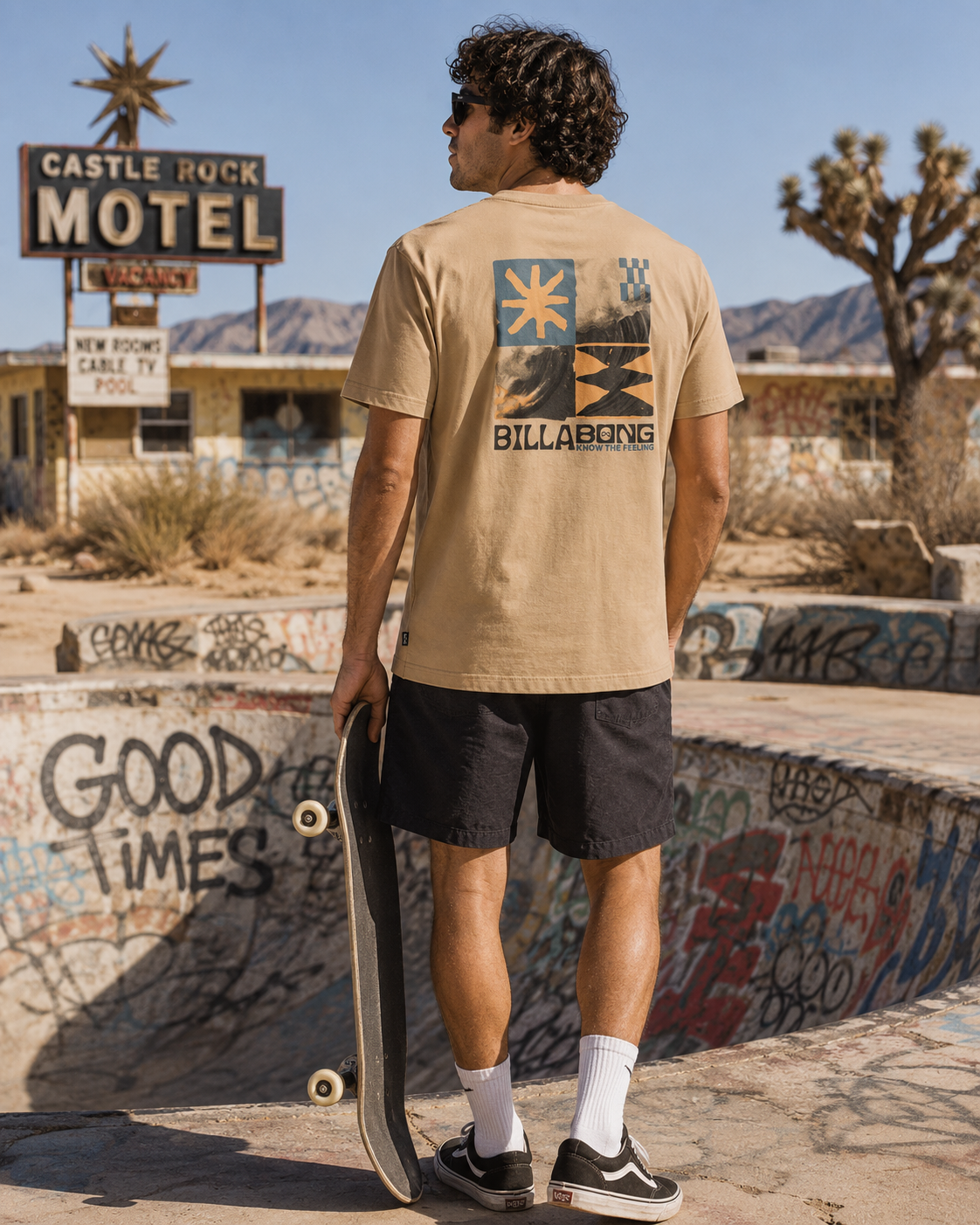 Camiseta Billabong Good Times Castle Rock para hombre en escena skate spot desierto lifestyle premium