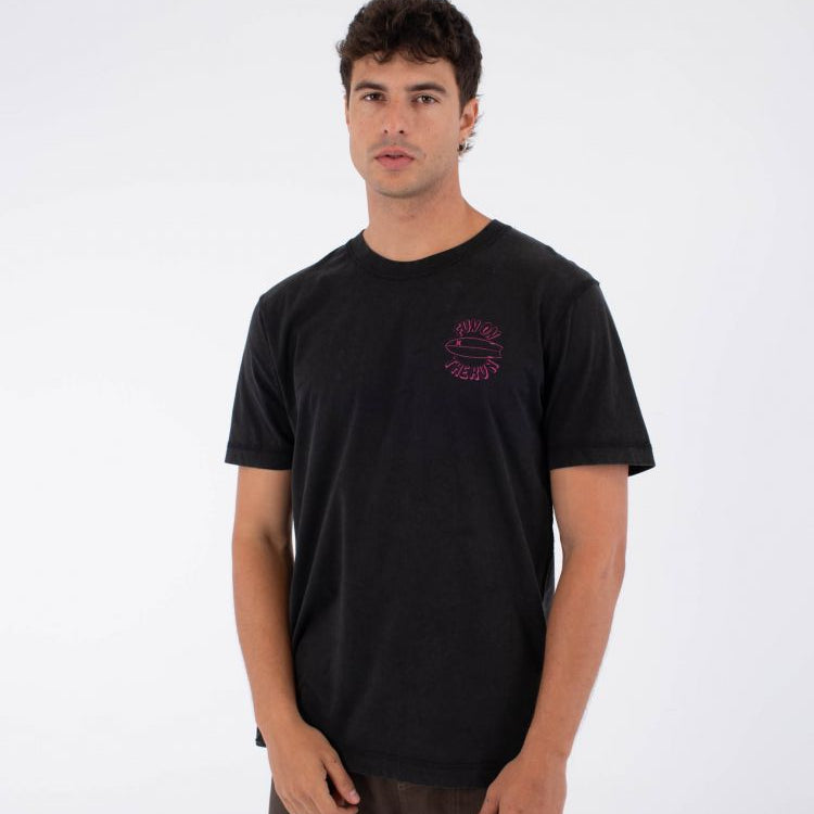 Camiseta Hurley Sider BP Black hombre negra con logo frontal y estampado trasero llamativo