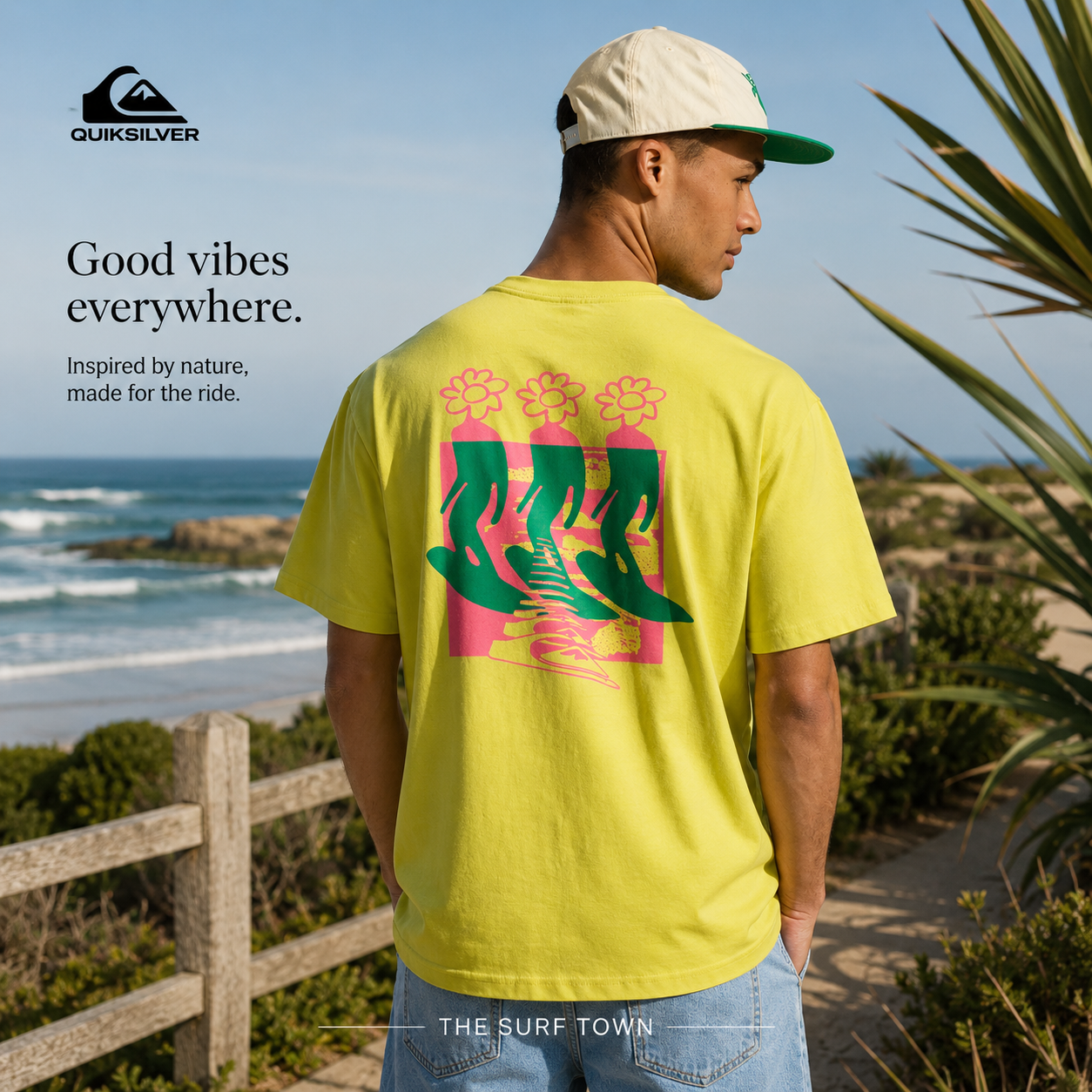 Camiseta Quiksilver Flowers Surfing Acacia para hombre en fotografía editorial propia de THE SURF TOWN con diseño gráfico trasero inspirado en el surf y el verano.