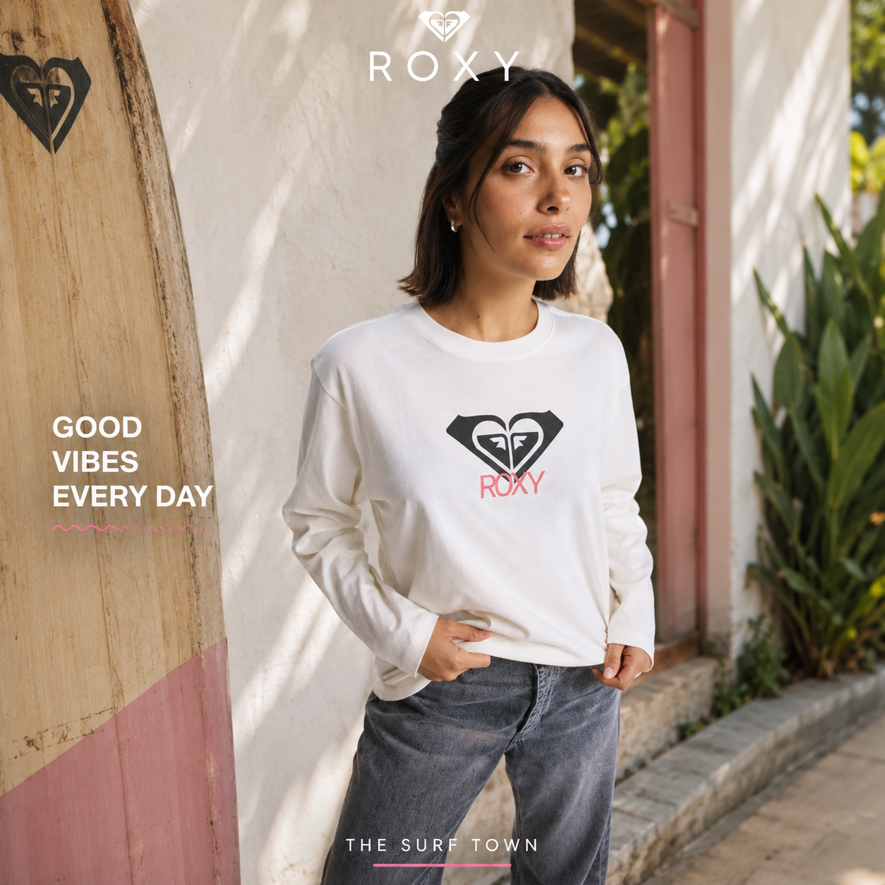 Camiseta Roxy Hangloose Art Egret para mujer en escenario lifestyle surfwear premium con inspiración coastal