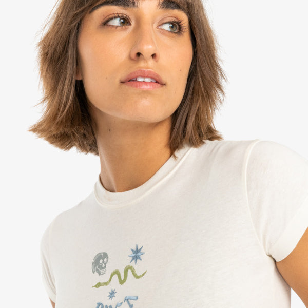 detalle camiseta RVCA Tempted Vintage White mujer