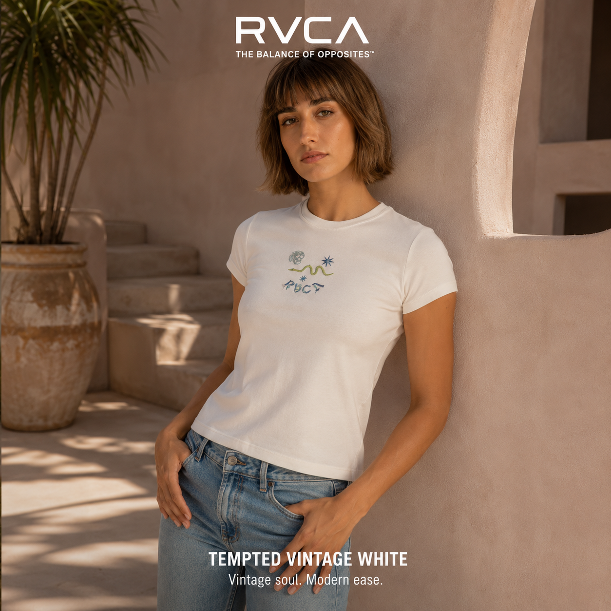 Camiseta Rvca Tempted Vintage White para mujer en color blanco con diseño gráfico minimalista y estilo surfwear femenino