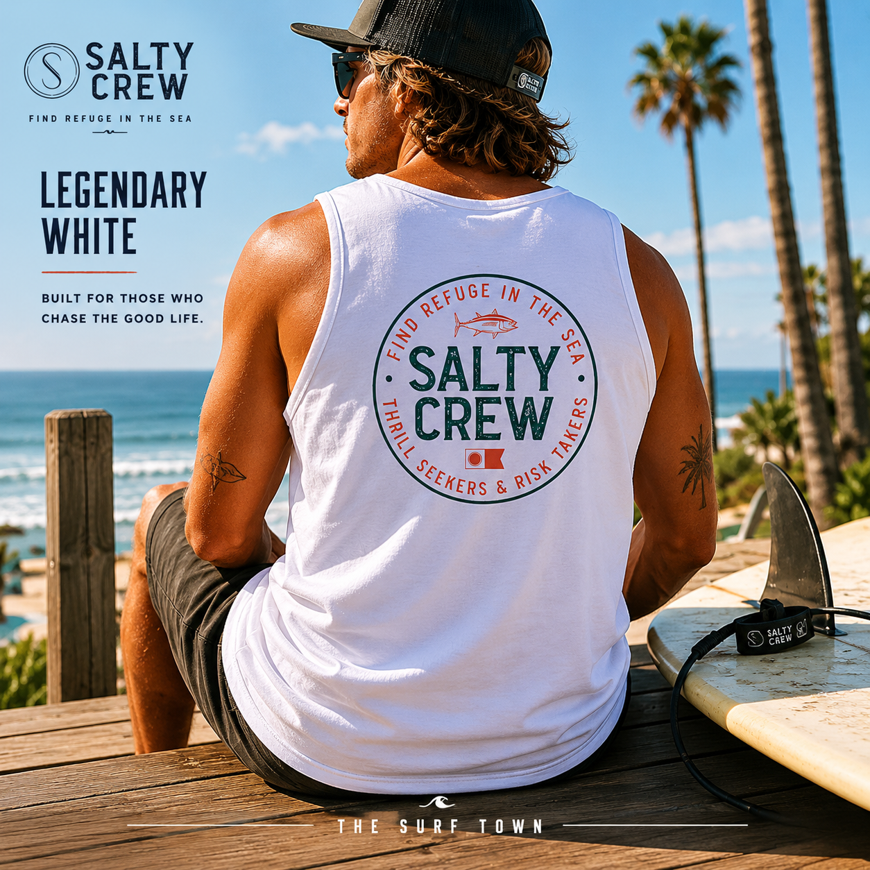 Camiseta Salty Crew Legendary White para hombre en beach club premium frente al mar con estilo surf lifestyle