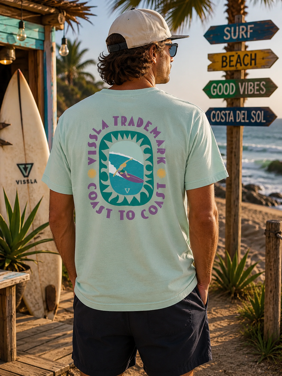 Camiseta Vissla Coast To Coast Eco Agave en look surf lifestyle frente a la playa