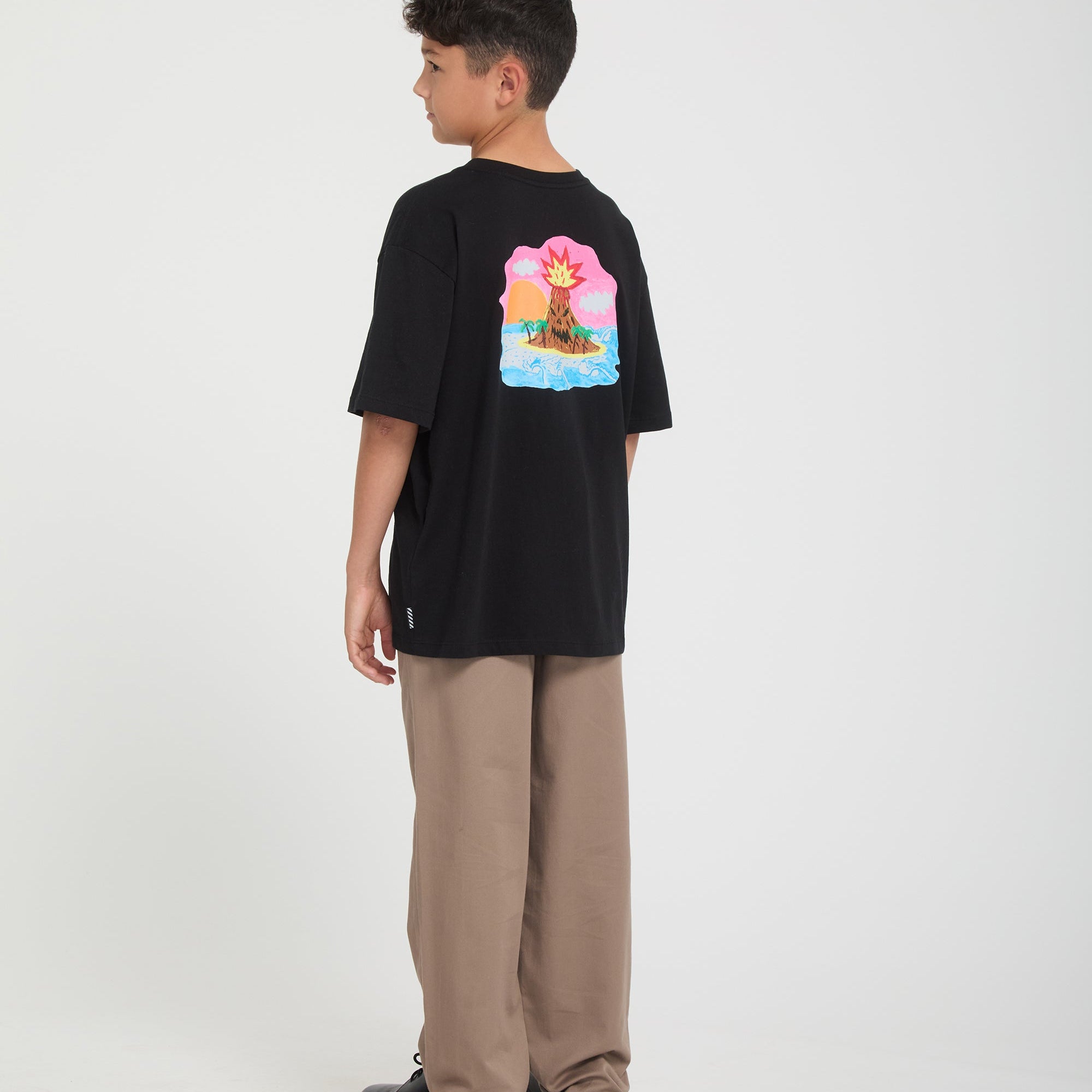 Camiseta Volcom Ozzy I Black para niño vista frontal del producto oficial