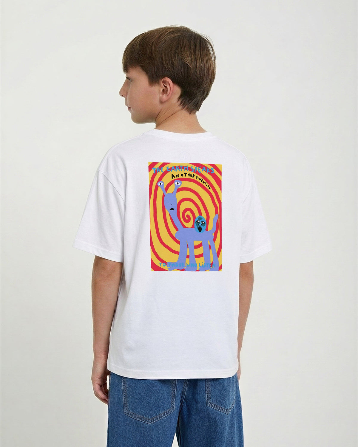 Camiseta Volcom Weirdcard White para niño vista trasera con modelo oficial