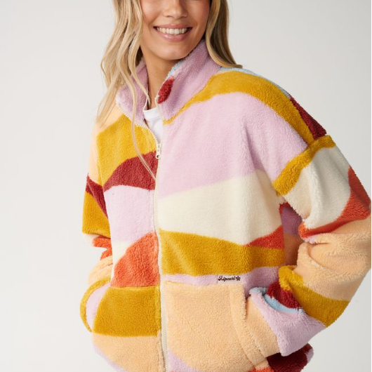asi queda puesto un forro polar rip curl retro swell multicolor