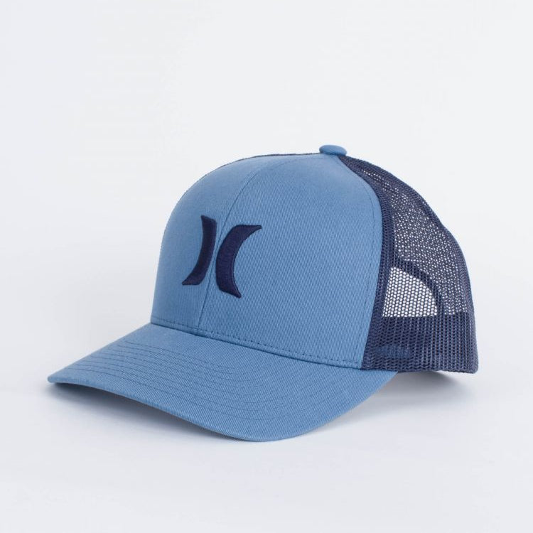 Gorra Hurley Del Mar Trucker Blur Fury azul con rejilla trasera y logo frontal