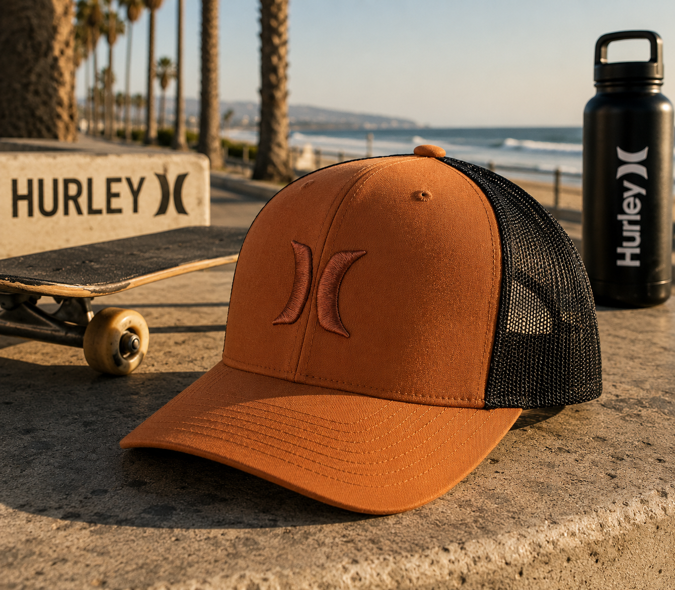 Gorra Hurley Del Mar Trucker Sepia Stone en paseo marítimo surf skate lifestyle premium Costa del Sol