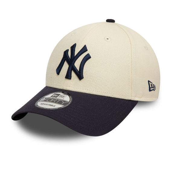 Gorra New Era NY Bone Black II beige y negra modelo 9FORTY con visera curvada