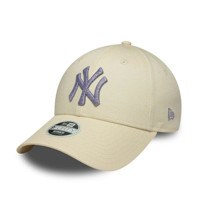 Gorra New Era NY mujer beige 9FORTY con logo lila metalizado ajustable