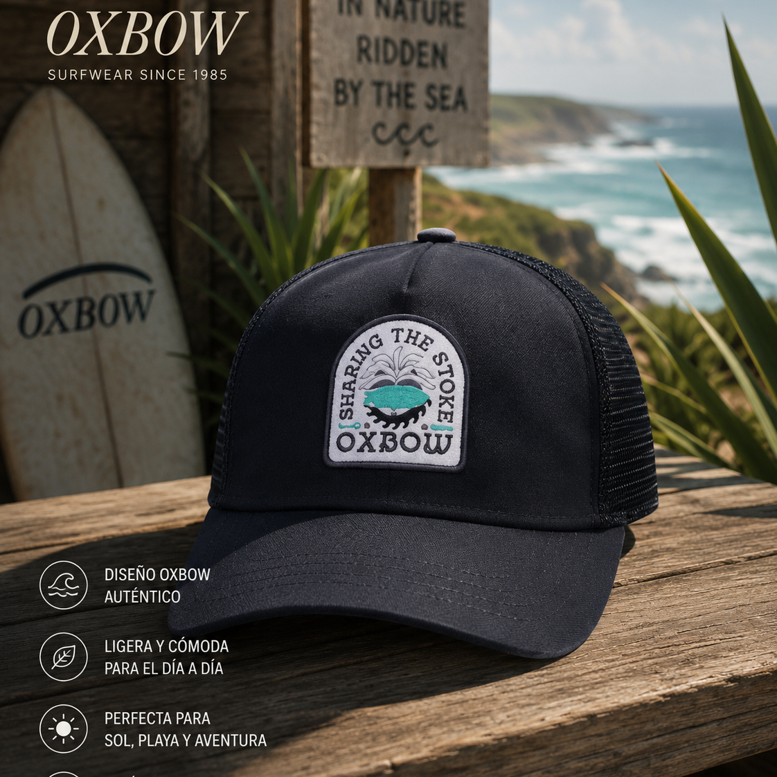 Gorra Oxbow Stoked Deep Marine azul marino con parche en escenario coastal premium y estética editorial surf cinematográfica