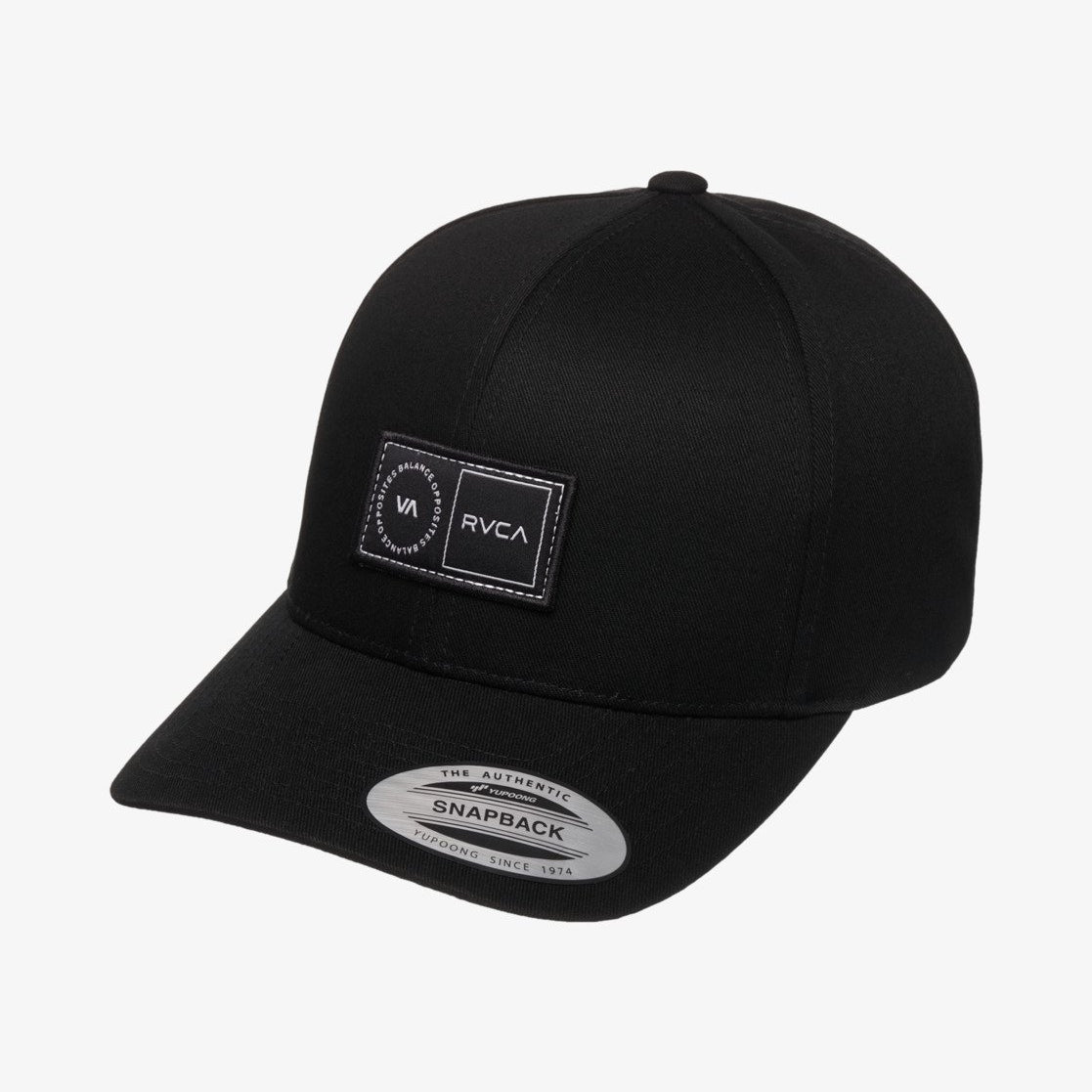 Gorra RVCA negra snapback con logo frontal estilo urbano surf