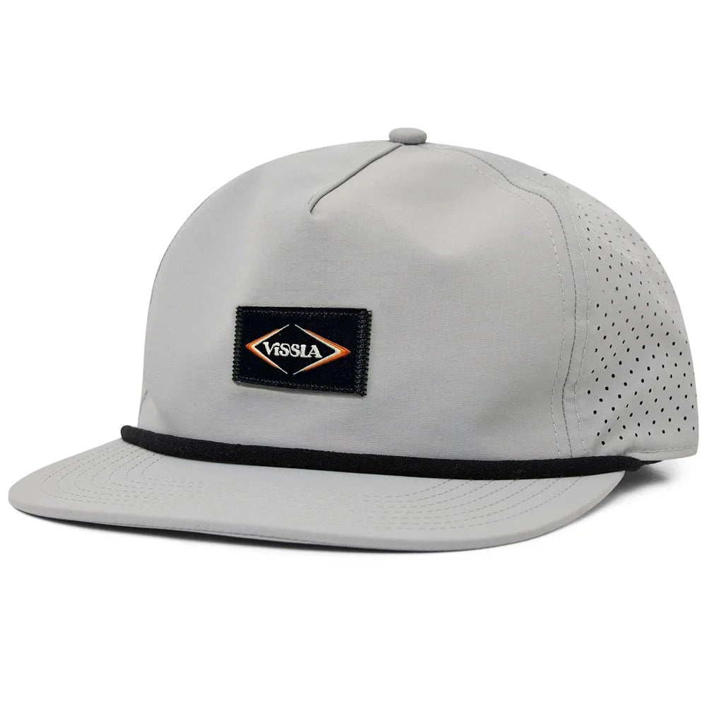 Gorra Vissla Lay Day 2 Hybrid Trucker Hat Steel gris estilo trucker transpirable