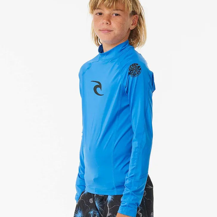 Licra de surf para niño de mangas largas de la marca Rip Curl en color azul royal con logo negro en pecho y hombro. Protección UPF 50