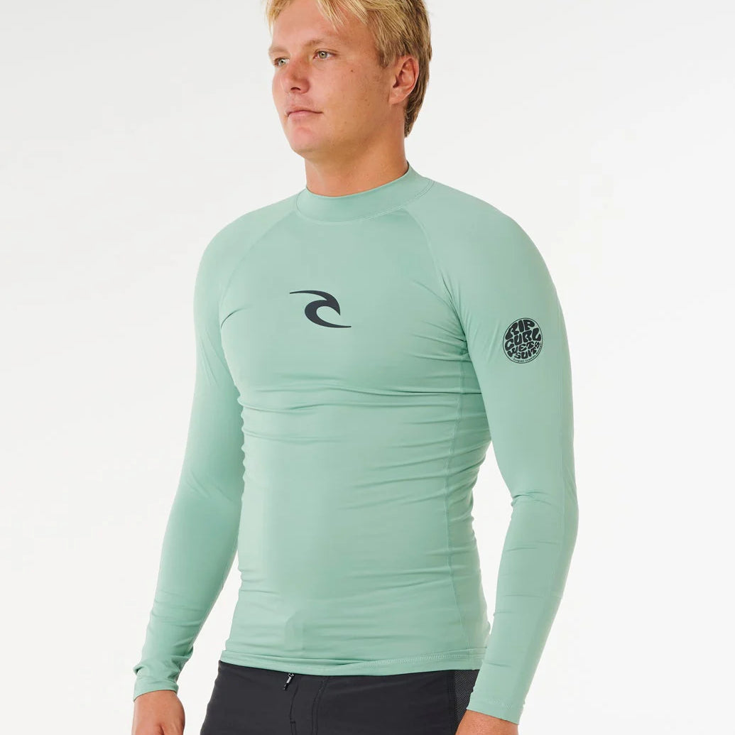 Licra Rip Curl Waves UPF50 Performance Aloe LS para hombre en color verde aloe con protección solar UPF50+ para surf y actividades acuáticas