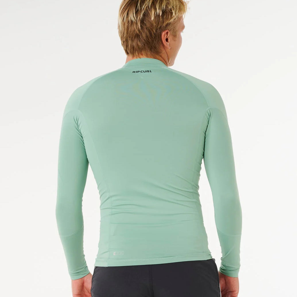 Licra Rip Curl Waves UPF50 Performance Aloe LS para hombre en color verde aloe con protección solar UPF50+ para surf y actividades acuáticas
