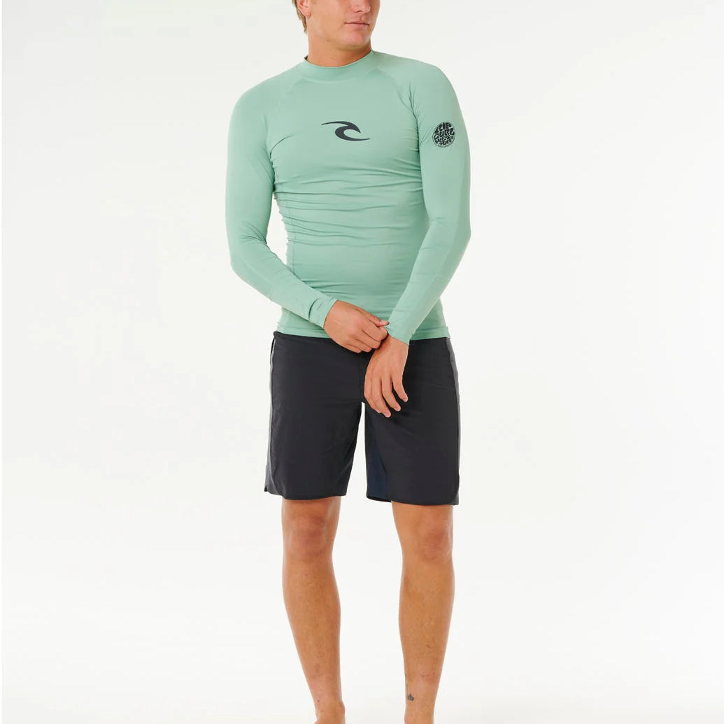 Licra Rip Curl Waves UPF50 Performance Aloe LS para hombre en color verde aloe con protección solar UPF50+ para surf y actividades acuáticas