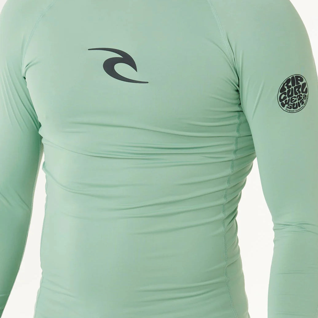 Licra Rip Curl Waves UPF50 Performance Aloe LS para hombre en color verde aloe con protección solar UPF50+ para surf y actividades acuáticas