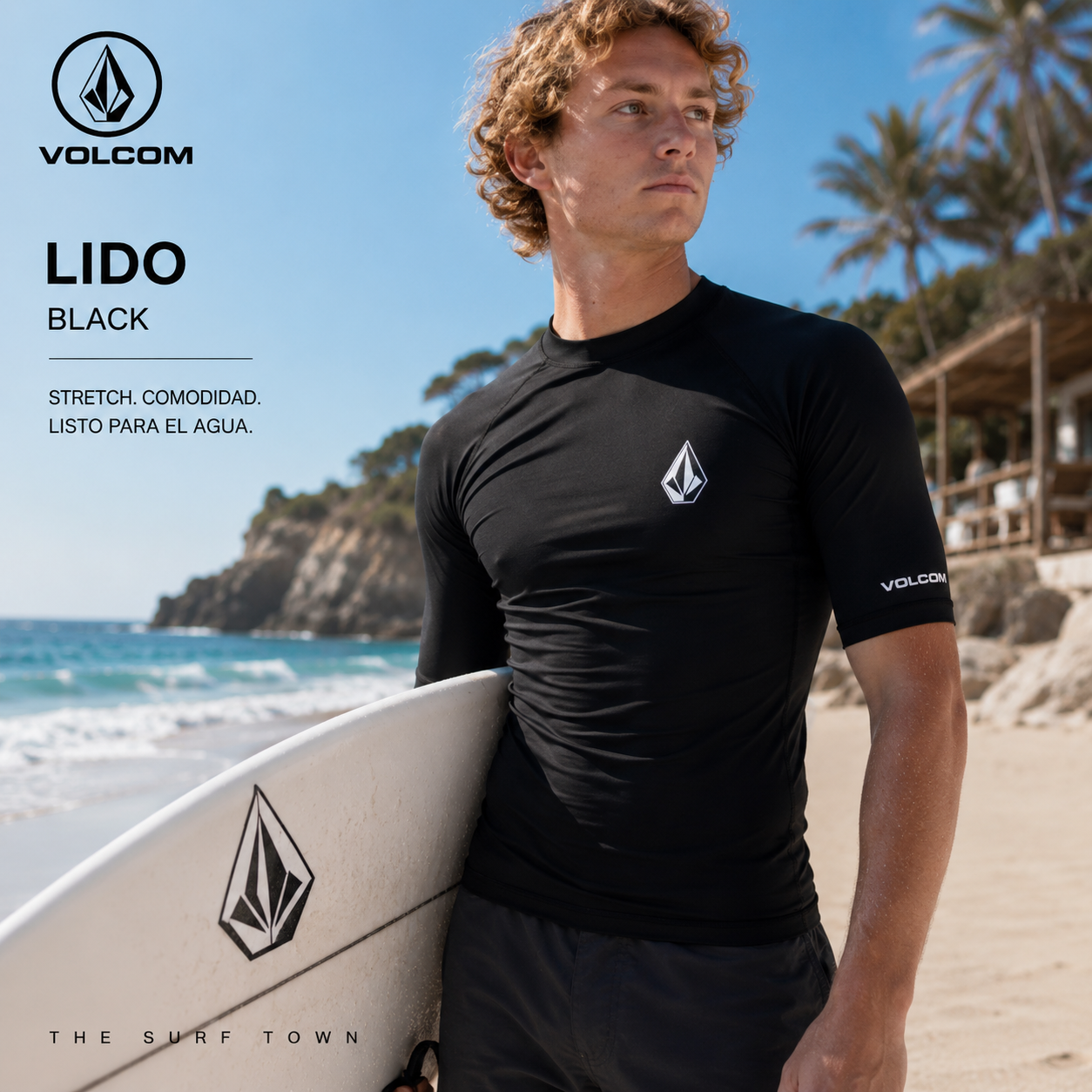 Licra de Surf Volcom Lido Black en playa surf lifestyle con tabla de surf, fotografía propia de THE SURF TOWN inspirada en sesiones de surf y protección solar en el agua